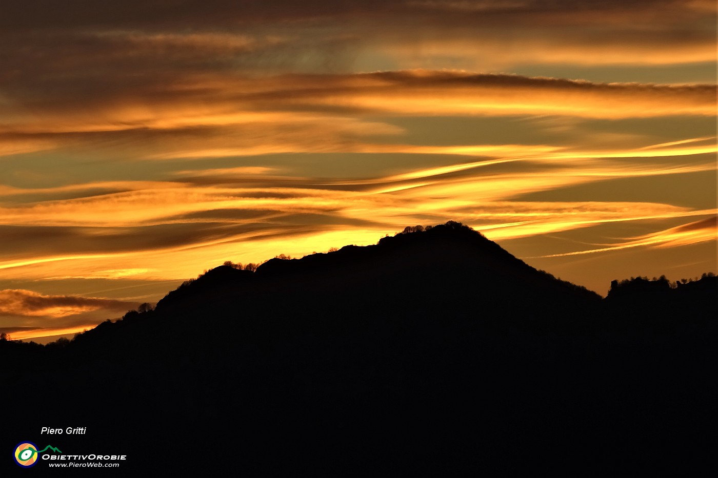 07 Il sole tramonta sul Castel Regina.JPG